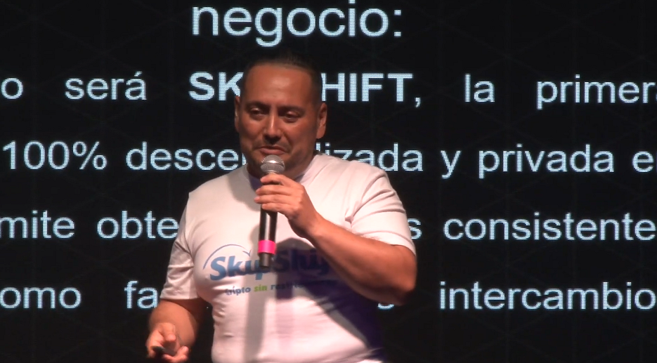 Daniél Andres Peláez in LaBitConf.