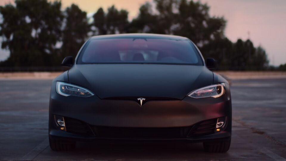 Tesla: with targets towards $443