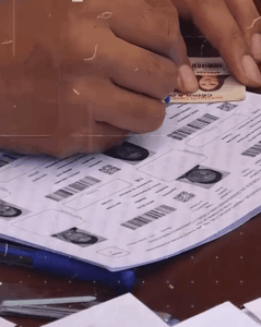 hands filling out an electoral form from Bolivia