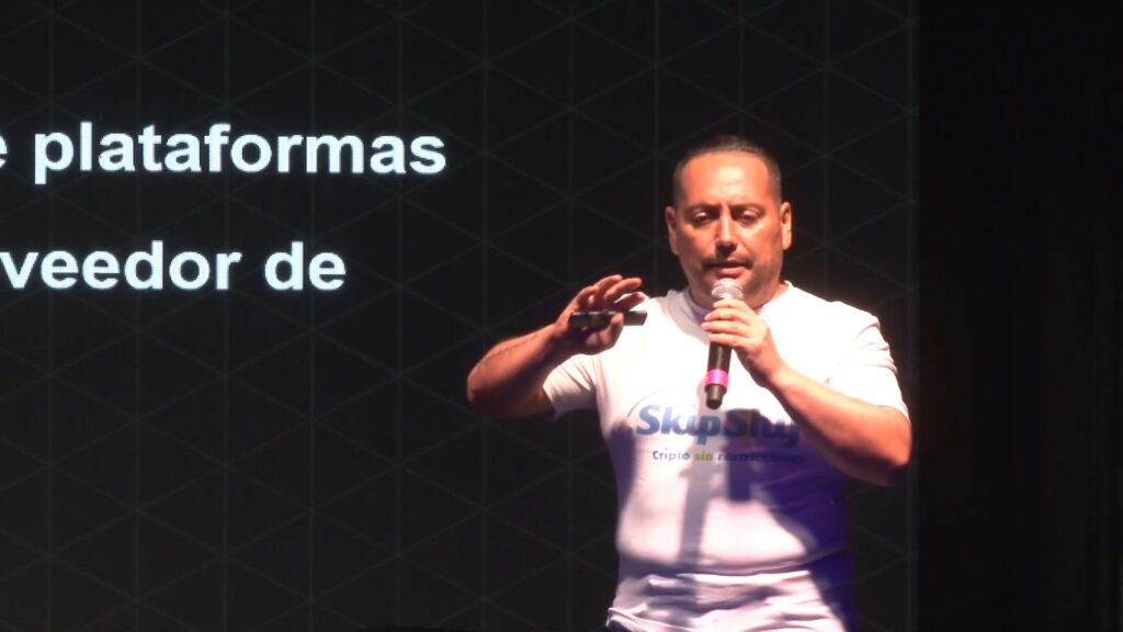 Photograph of analyst and investor Daniel Andrés Peláez.