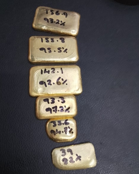 Photograph of pieces of Amazonian gold sold in Guyana.